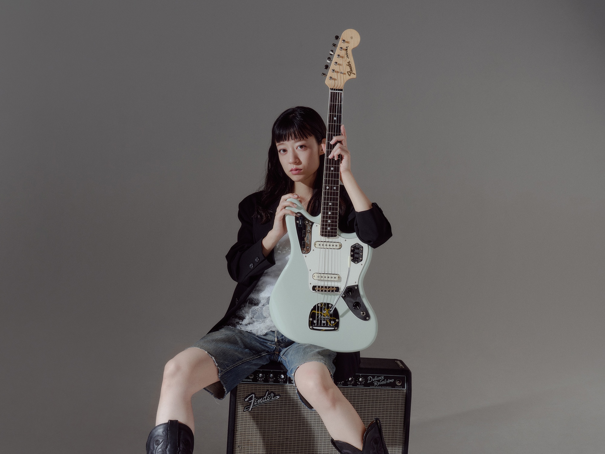 Signature Model Interview | 塩塚モエカ（羊文学） -前編- - FenderNews